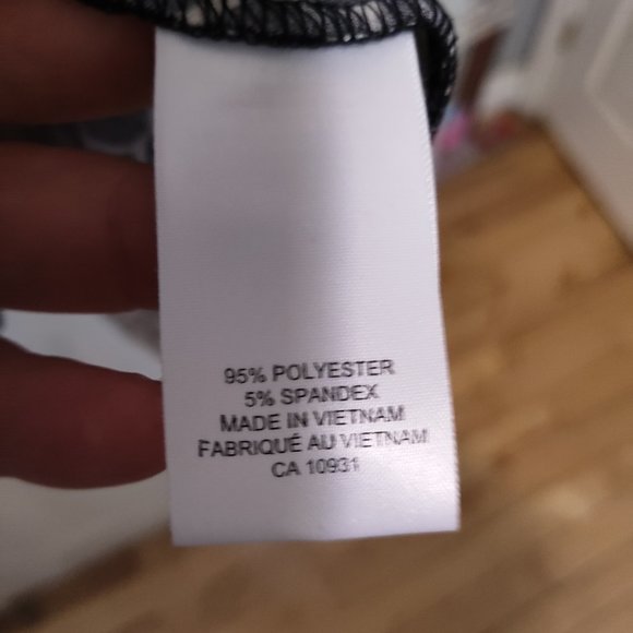 Laura Petite size 4 checkered design dress with attached belt. - Picture 7 of 8